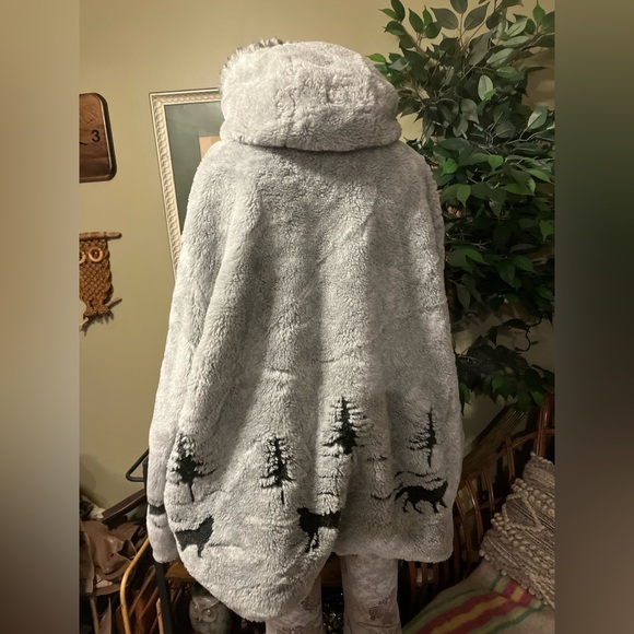 Northern Lifestyles Gray Hooded Jacket with Animal Print - Picture 5 of 6